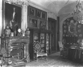 Bibliothek im Schloss Lichtenwalde 1932